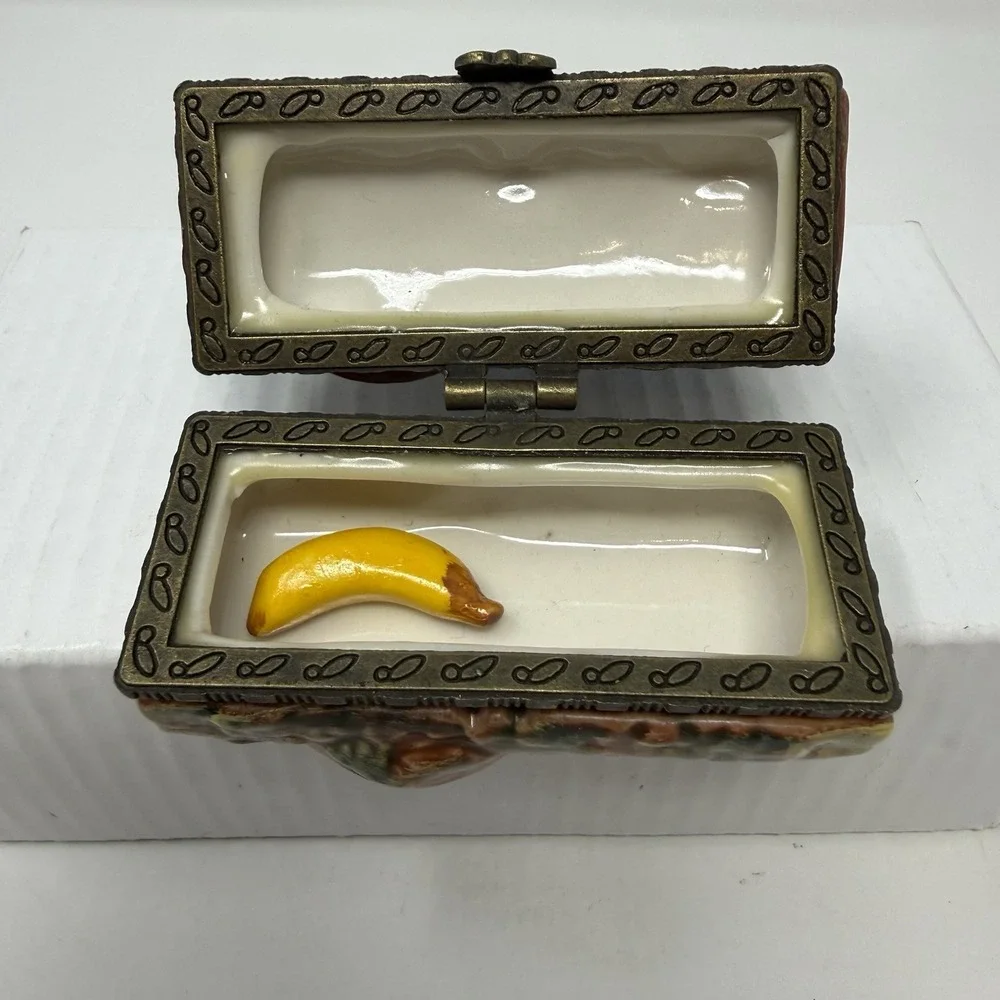 Monkey Trinket Box Hear See Speak No Evil- 3 Monkeys On Log has Banana!